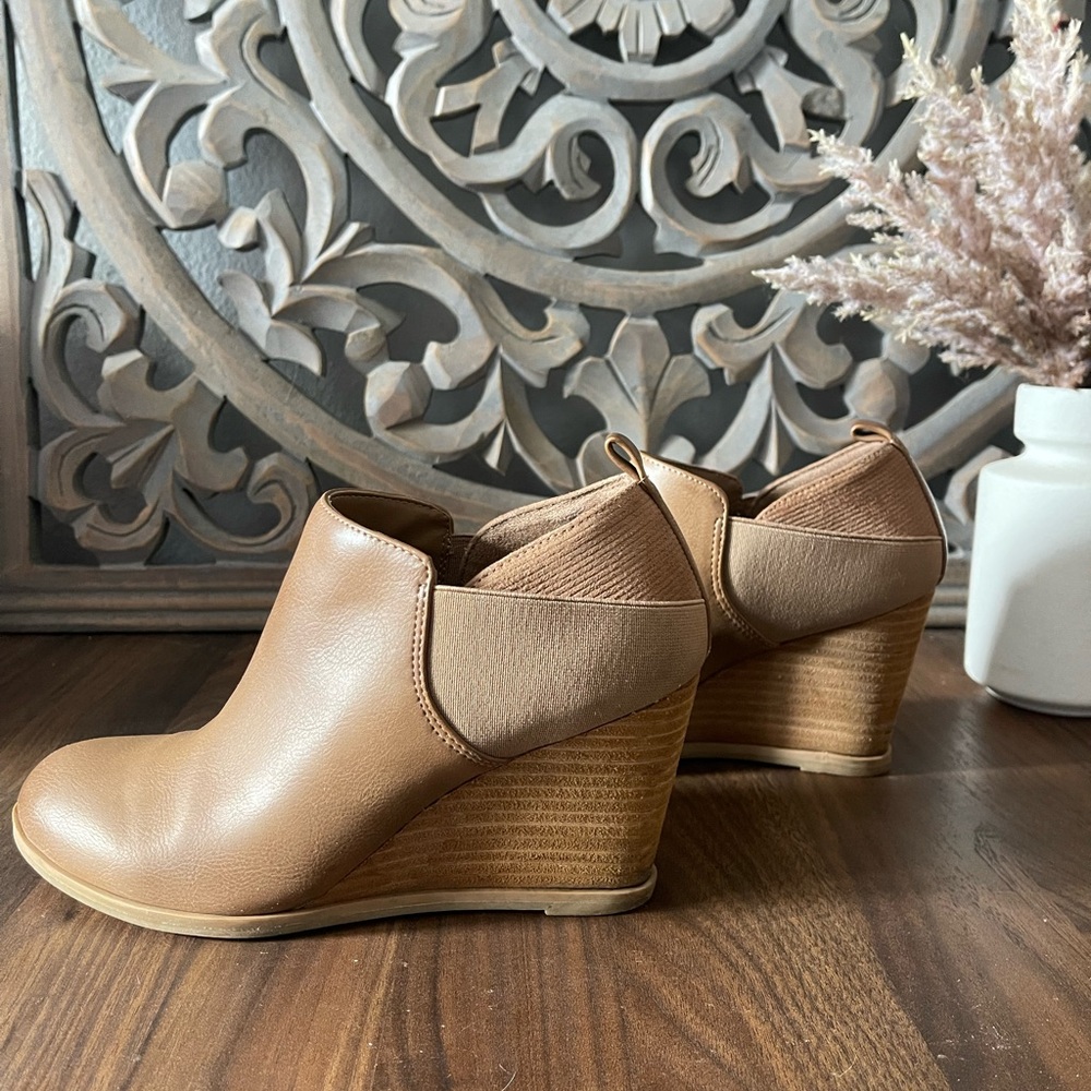 Dr. Scholl’s wedge platforms